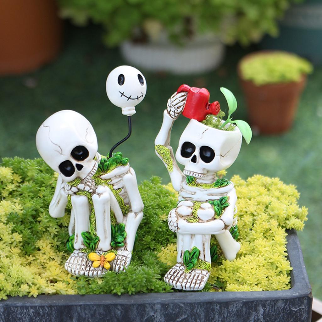 Two Fun Thinking Swinging Little Skulls - Halloween Resin Decorations, Add Mysterious Fun To Your Festival
