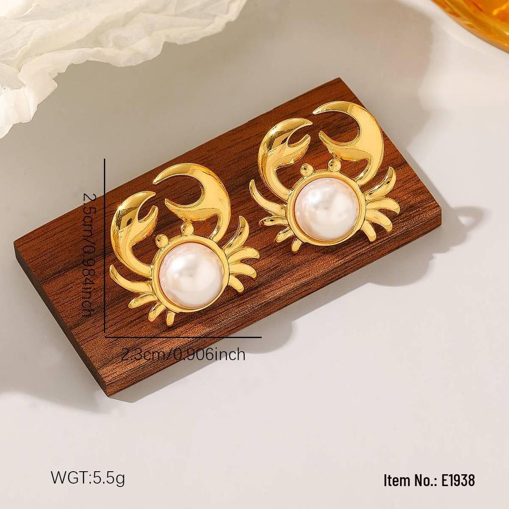 Gold C-Shaped Round Hoop Earrings with Bright Surface, French Light Luxury, High-End Stainless Steel