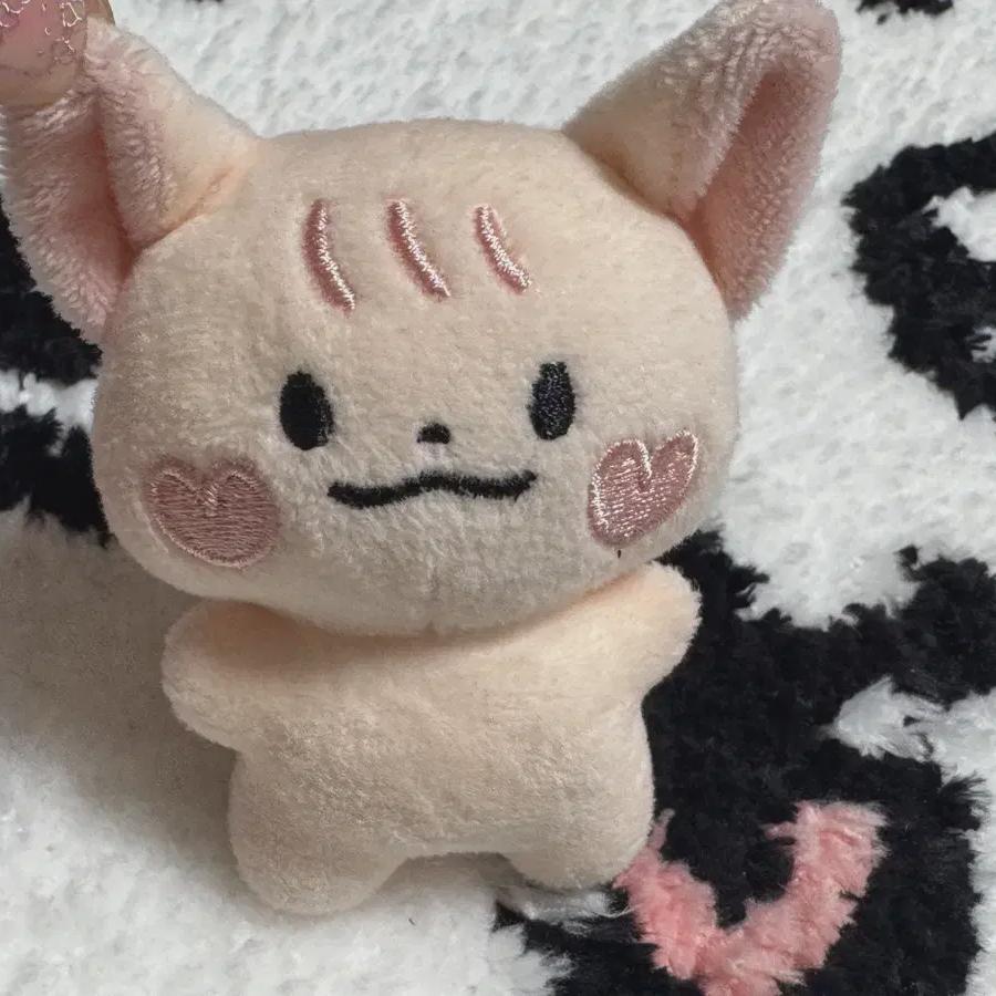 

Кукла Ёнджуна из Tomorrow X Together, Zunling, делает это