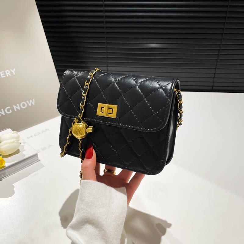 

Exquisite, fresh and beautiful, high-end women s bags, summer new popular chain versatile shoulder messenger bag чорний