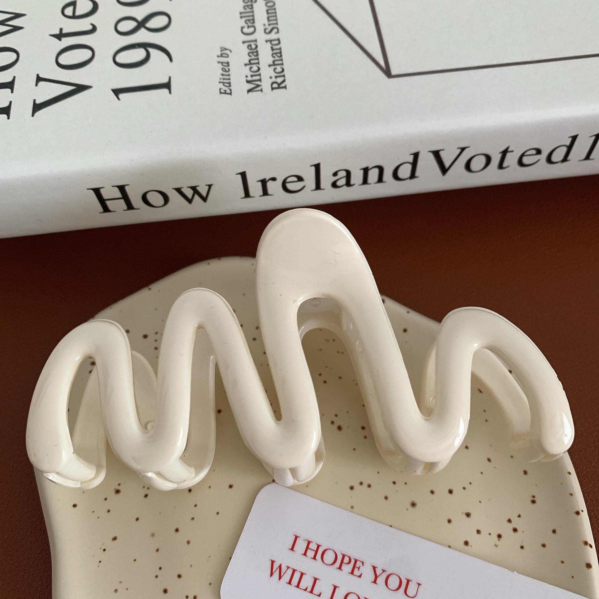 

Волнистые заколки-клешни краба женские корейские пластиковые заколки для волос в форме акулы геометрия высокий хвост заколка шпилька для волос для девочек аксессуары для волос бежевый