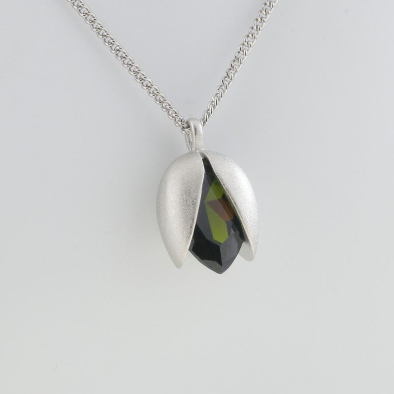 Women Dainty Luxury Simulated Food Pistachio Pendant Clavicle Chain Necklace