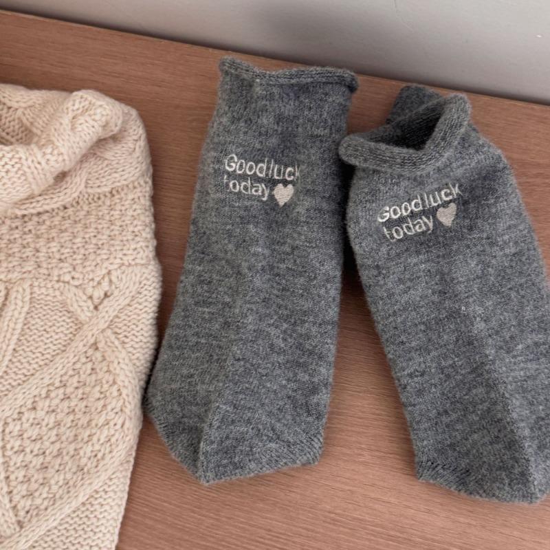 

Свернутые шерстяные носки мягкие и теплые осенью и зимой. Женские носки-гольфы 1 pair серый