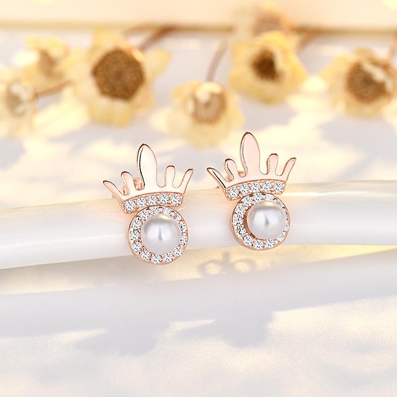 

New Crown Circle Pearl Earring Plated Earrings Fashionable and Versatile Earrings