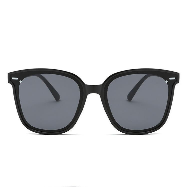 Large Frame Retro Fashion Sunglasses - Simple, Atmospheric Design for Influencers