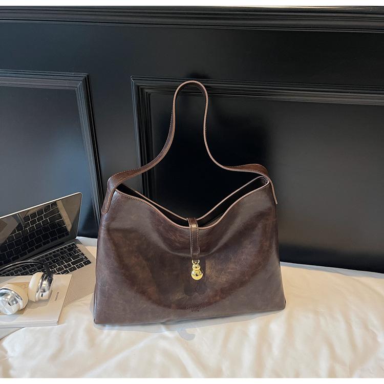 

Retro high-end fashion large-capacity bag women s 2025 new versatile oil wax leather tote bag casual shoulder bag