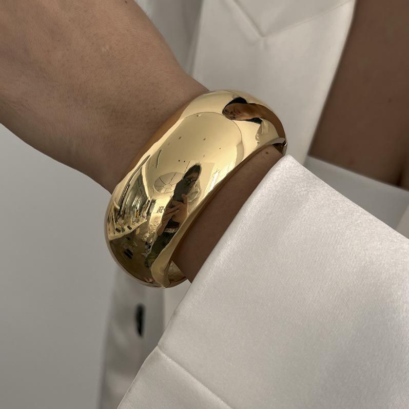 Exaggerated Geometric Metal Section Bracelet, Niche Personalized Design Glossy Spring Buckle Bracelet