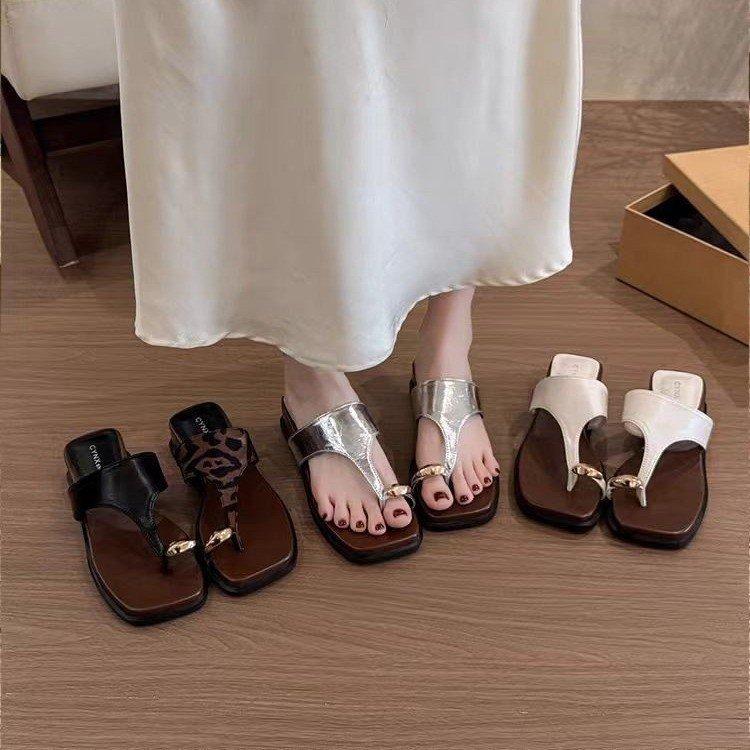 Retro flip-flops outer wear women's 2025 summer new French gentle style fashion heightened slope heel square head cool slippers
