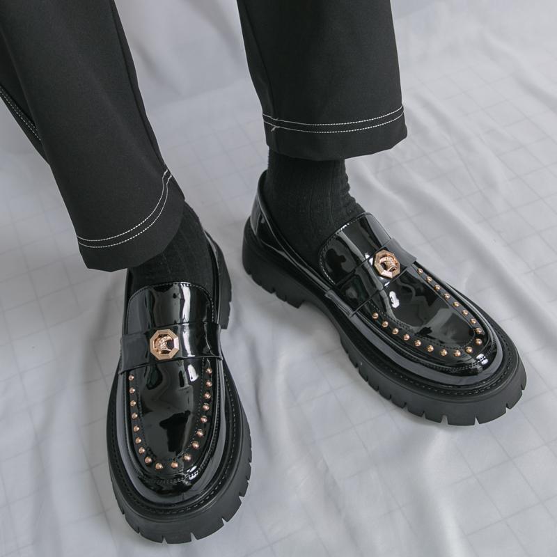 Módní Designér Nové Zelené Černé Mokasíny s Nýty pro Muže Ploché Pánské Chodící Boty Zvyšující Výšku Business Mokasíny