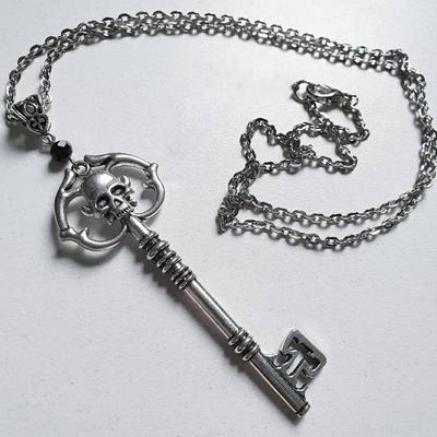 Antique Skeleton Key Pendant Necklace Creativity Pendant Charm Statement Punk Jewelry Novelty Grunge Gothic Halloween Gift