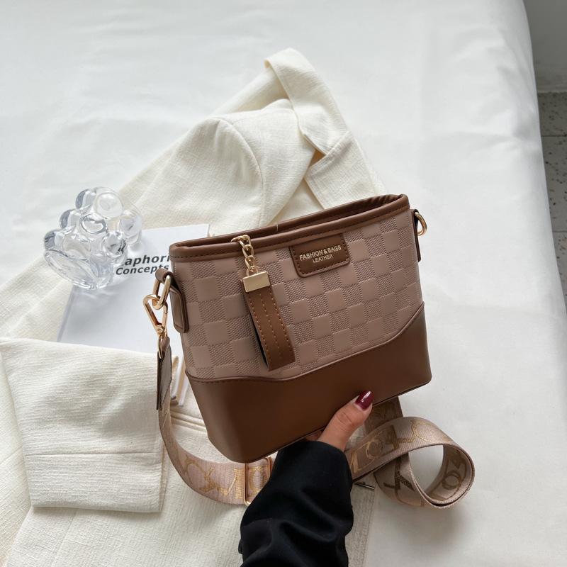 Popular bags women's autumn new trendy fashion broadband shoulder messenger bag stray bag