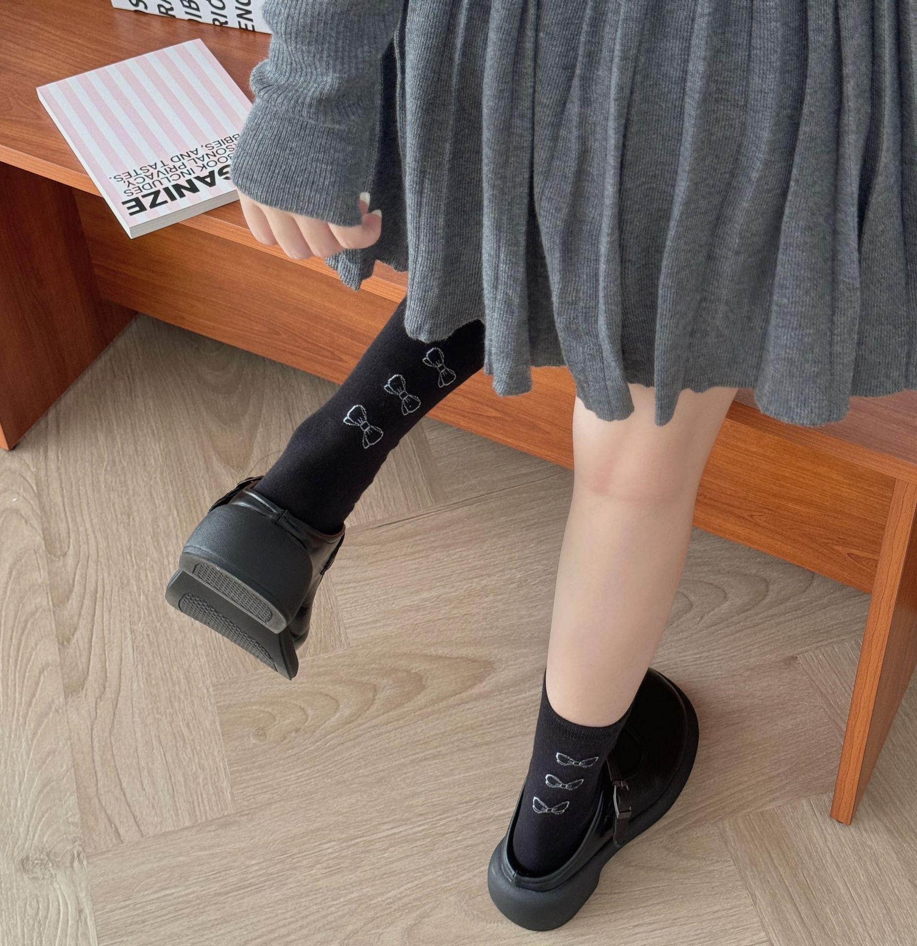 

Australian Velvet Animal Embroidery White Velvet Thermal Tube Socks Cute Versatile Stockings One size fits all чорний