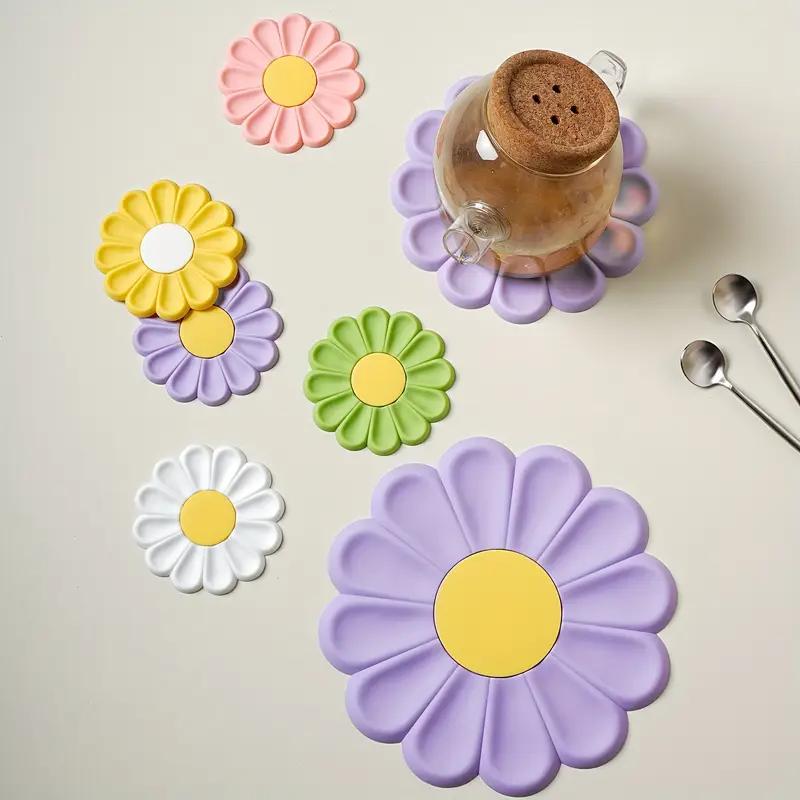 Daisy Coasters Silicone Material Cute Flower Shape High Temperature Resistant Coffee Coasters Silicone Mats for Kitchen Counter