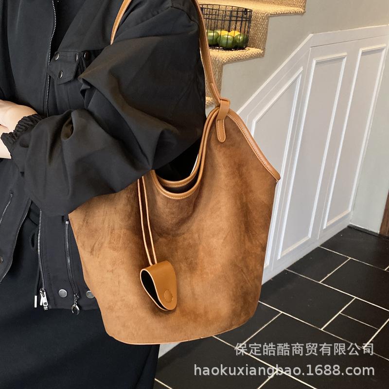 Large-capacity Bag Women's Autumn and Winter Versatile 2025 New Matte Retro Shoulder Mother and Child Bag Casual Commuter Tote Bag