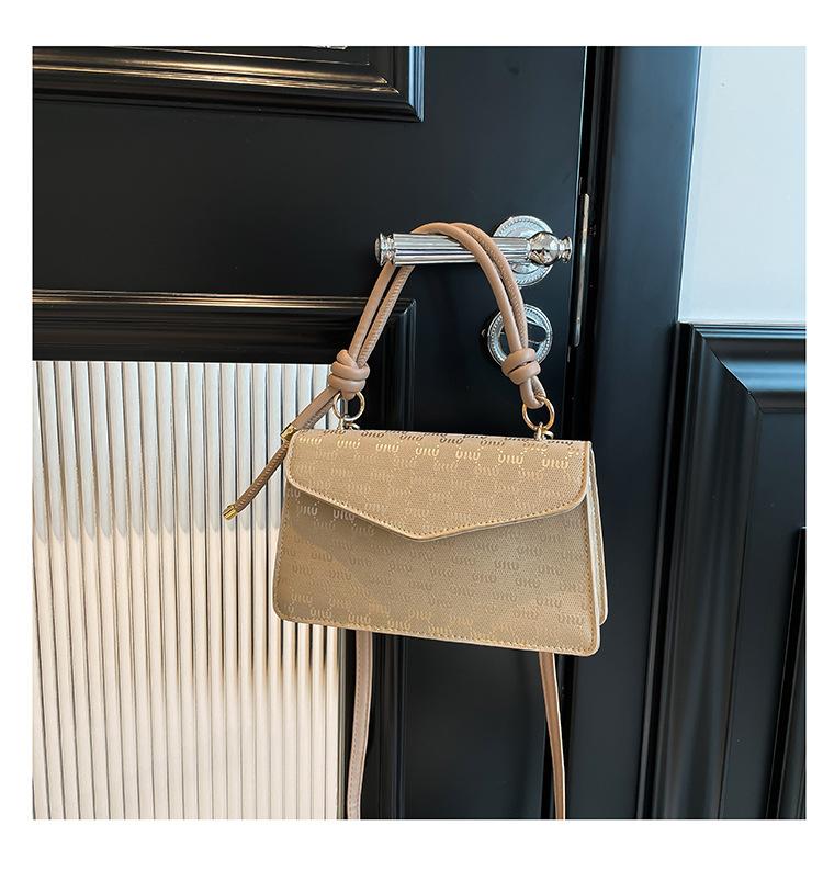 

Фактурная сумочка 2025 новая ретро печатная на плечо сумка-мессенджер повседневная модная маленькая квадратная сумка сумка под мышкой хаки