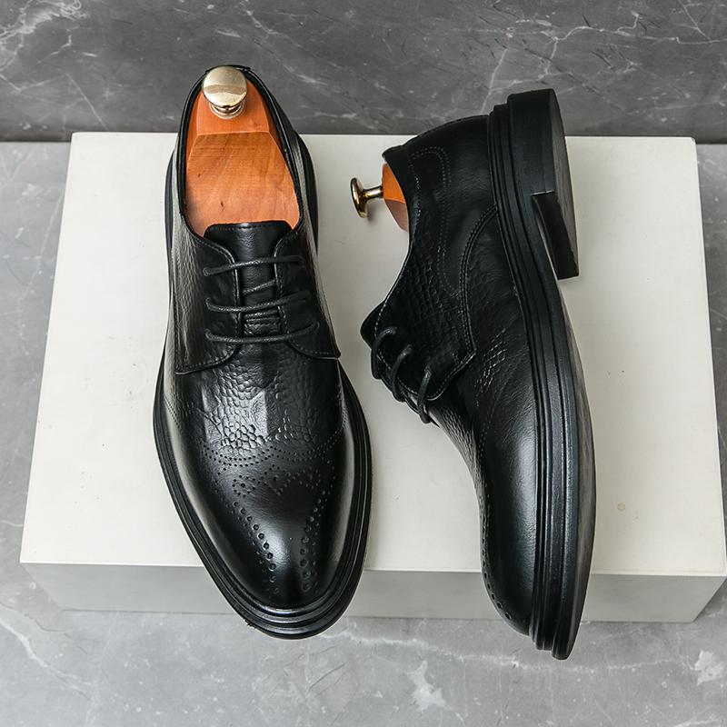 Fashion Trendy Brown Men's Brogue Shoes Lace Up Pointed High-end Banquet Dress Shoes Men's Leather Business Casual Shoes Versatile