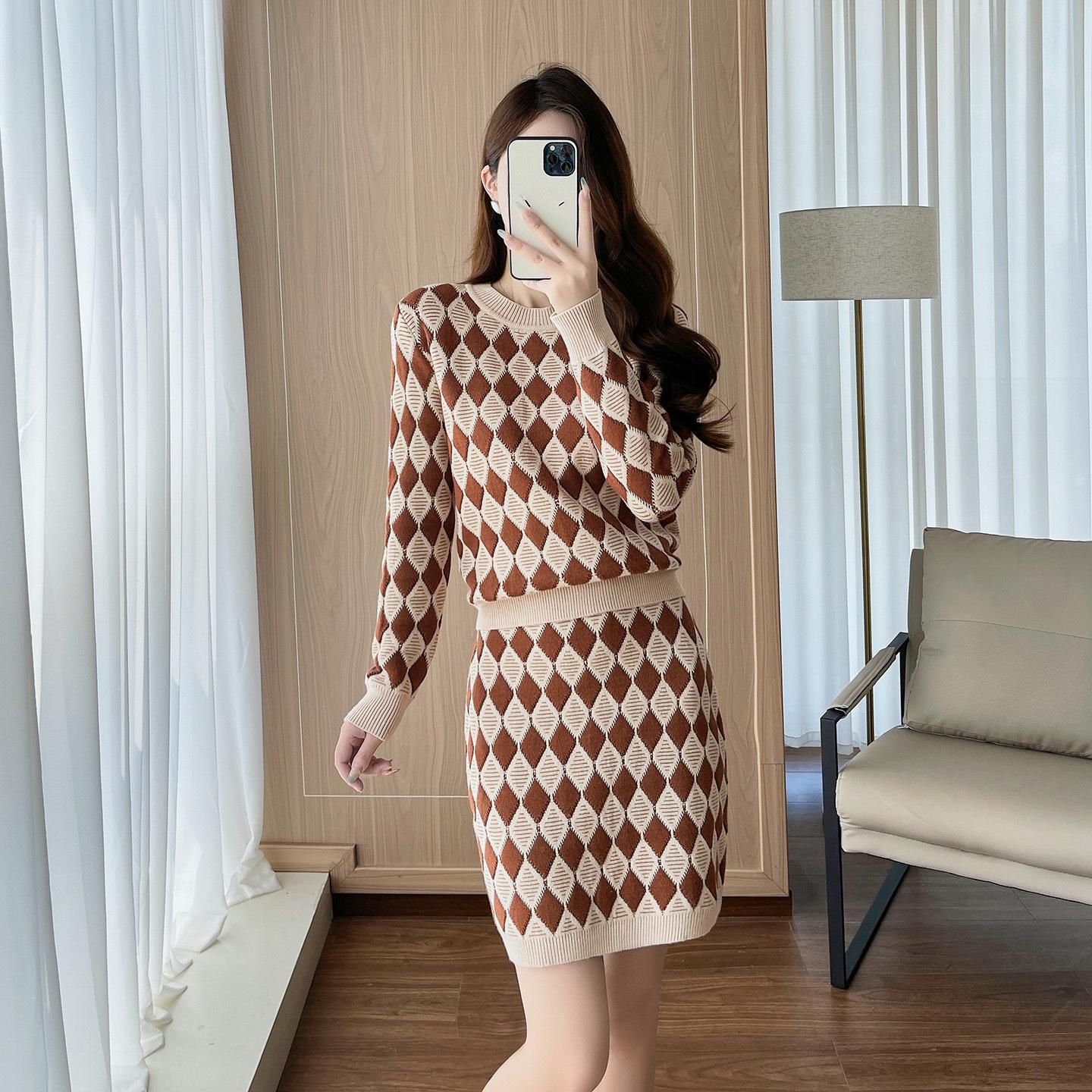 

Женский осенний вязаный свитер и юбка - Шикарный маленький ароматный стиль XL