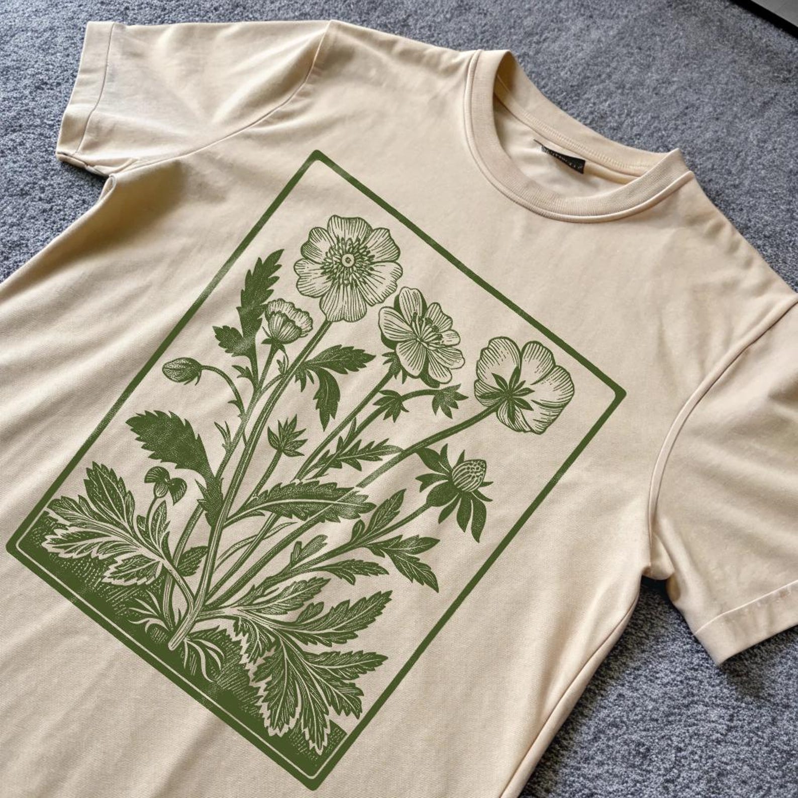 Pressed Flowers Vintage Aesthetic Shirt, 90s Retro Flowers Shirt, Wild Flowers, Flower Girl Cute Gardener Gardening Retro T-Shirt S