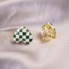 Brincos de pressão triangulares elegantes para orelhas não furadas - Versáteis e com um toque de luxo leve para o uso diário.
