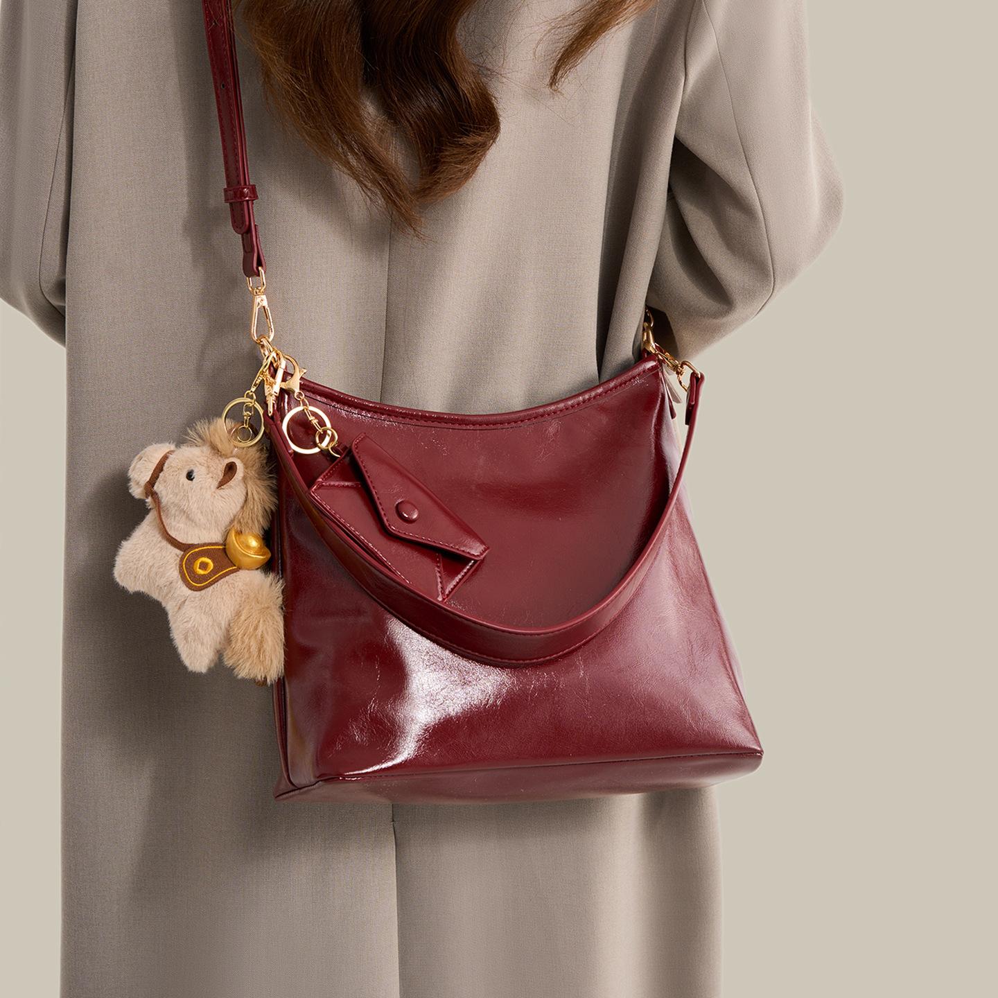 

Retro Trend Large-Capacity Bag Women S Light Luxury Niche Feeling Daily Commute Tote Bag Single Shoulder