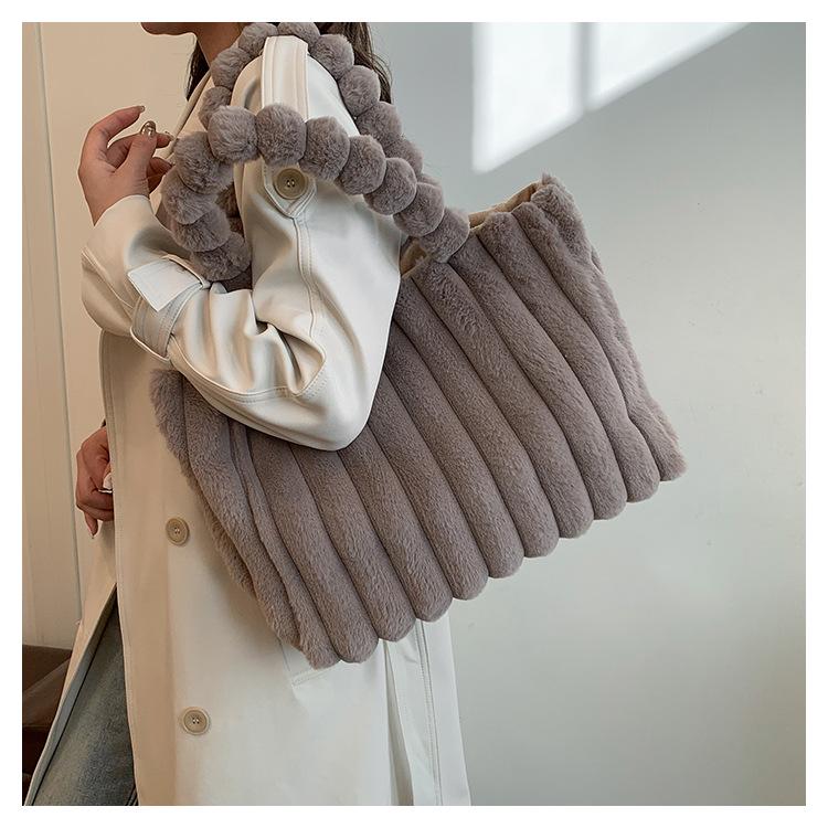 Women's High-End Plush Handbag - Large Capacity, Versatile Commuter Shoulder Bag for Autumn and Winter