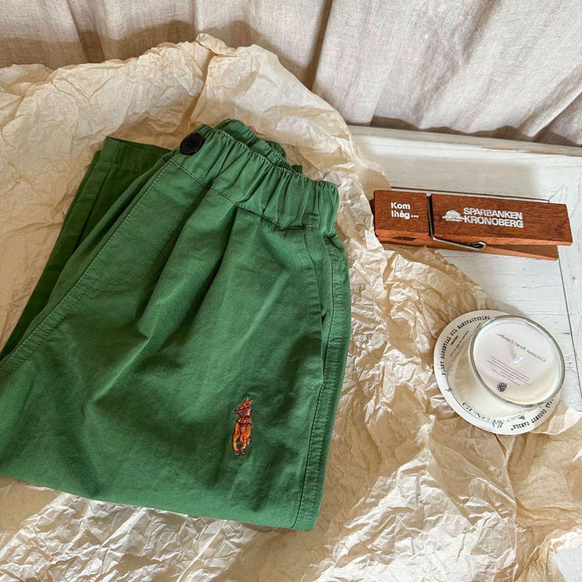 

Бавовняні повсякденні штани для хлопчиків на весну та осінь з вишивкою - Прямого крою, однотонні, легкий дитячий одяг, тренд 90 зелений