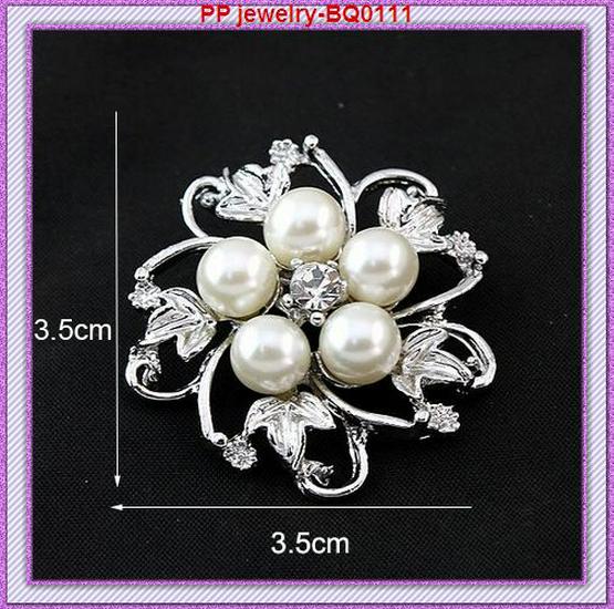 Elegant Pearl & Flower Brooch - Korean Fashion Versatile Collar Pin for Women