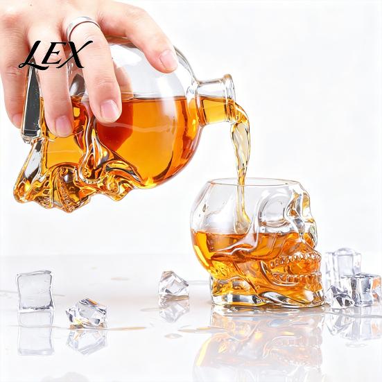 Smooth Pour Liquor Bottle Skull Whiskey Decanter, 3D Glass with Stopper, Novelty Decorative Wine Dispenser for Home Bar, Unique Gothic Gift Men Lover