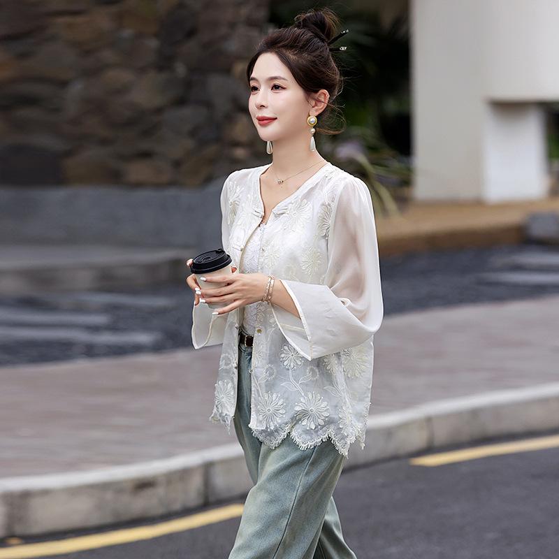 2025 Spring/Autumn Women's Retro Embroidered Short Jacket: Lightweight, Sun-Protection