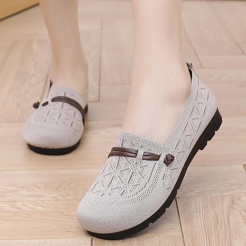 Beijing Ladies Flat Shoes Spring Summer New Lightweight Slip-On Knitted Mid-aged And Elderly Mothers Casual Footwear