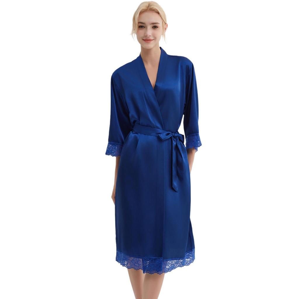 Elegantes Sommer-Bademantel mit Spitzenbesatz