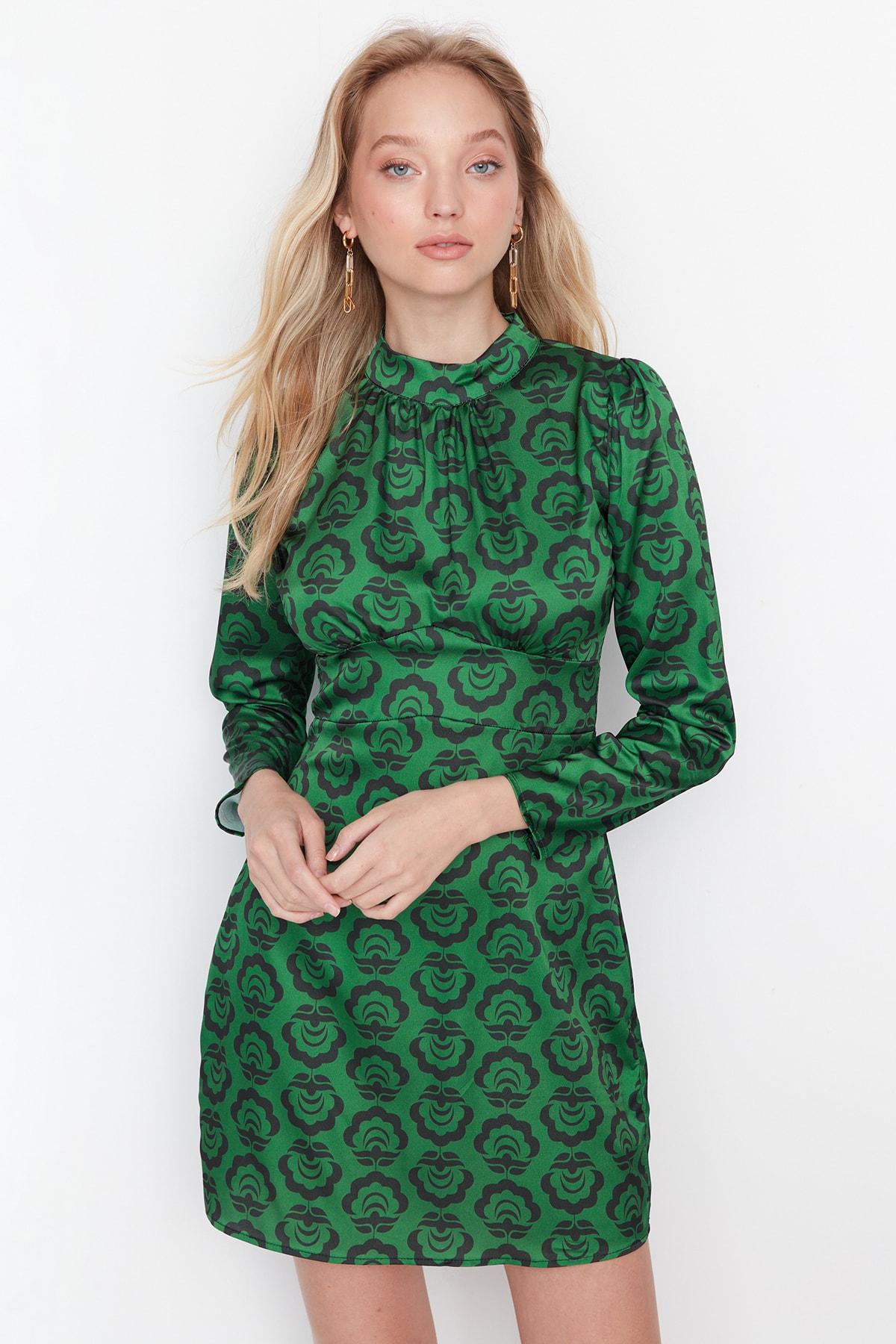 

Зеленое атласное мини-платье с высоким воротником и узором TWOAW23EL00223..