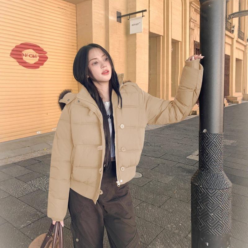 Winterjacke mit großer Pelzkapuze, kurz, daunen-wattiert, für Damen, die schlank und warm aussehen möchten, kleine wattierte Jacke