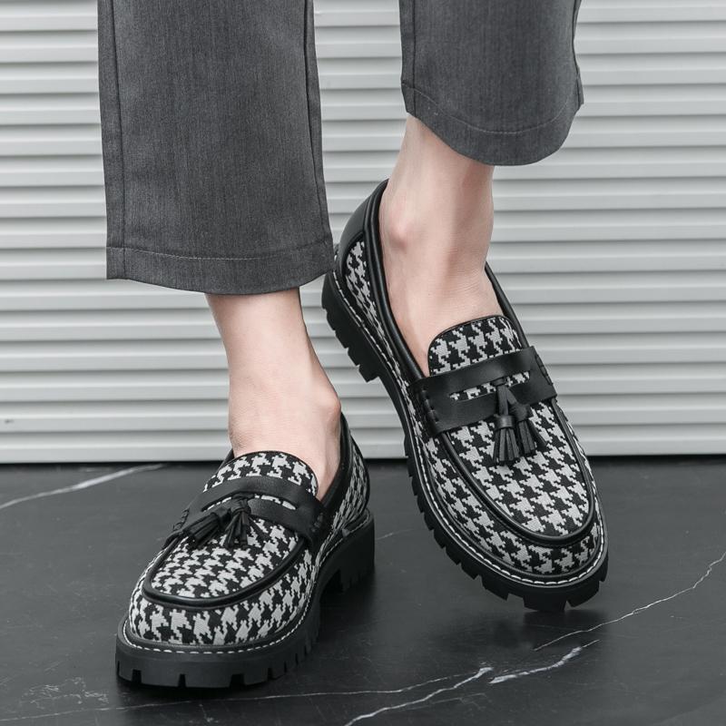 Fashion 38-46 Thick soled casual men's Slip on shoes Trendy tassel design style Fashion party and nightclub Hairstylist work shoes
