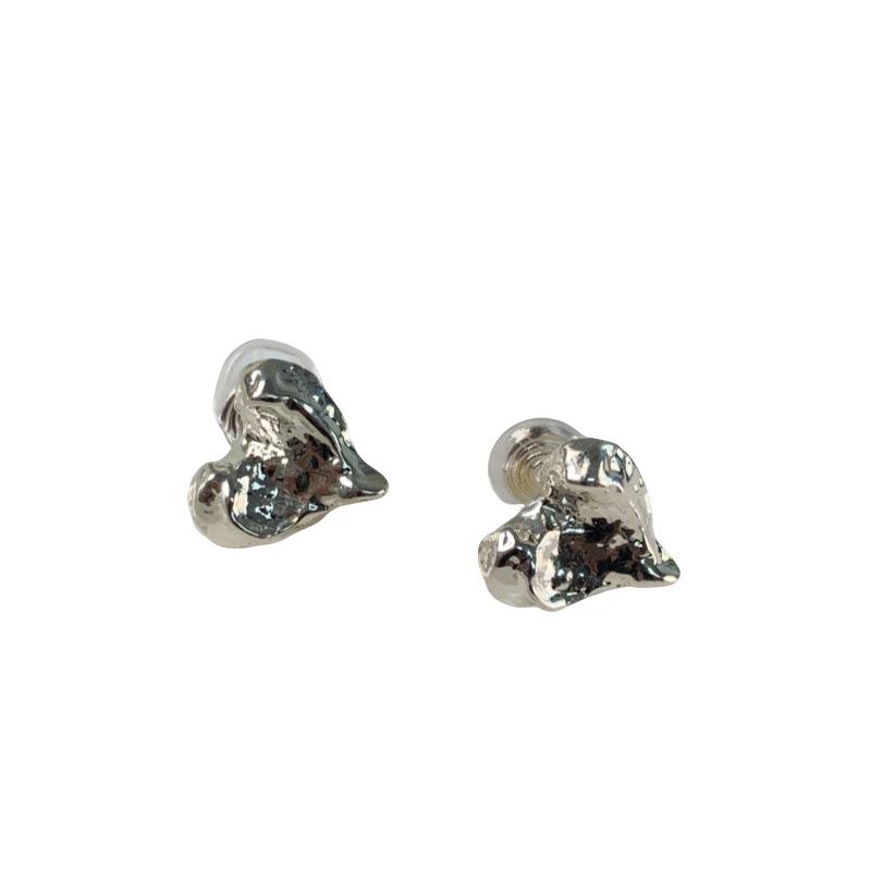 Stylish Heart Ear Clip: Unique, Cool, Non-Piercing Earrings with High-End, Versatile Design.