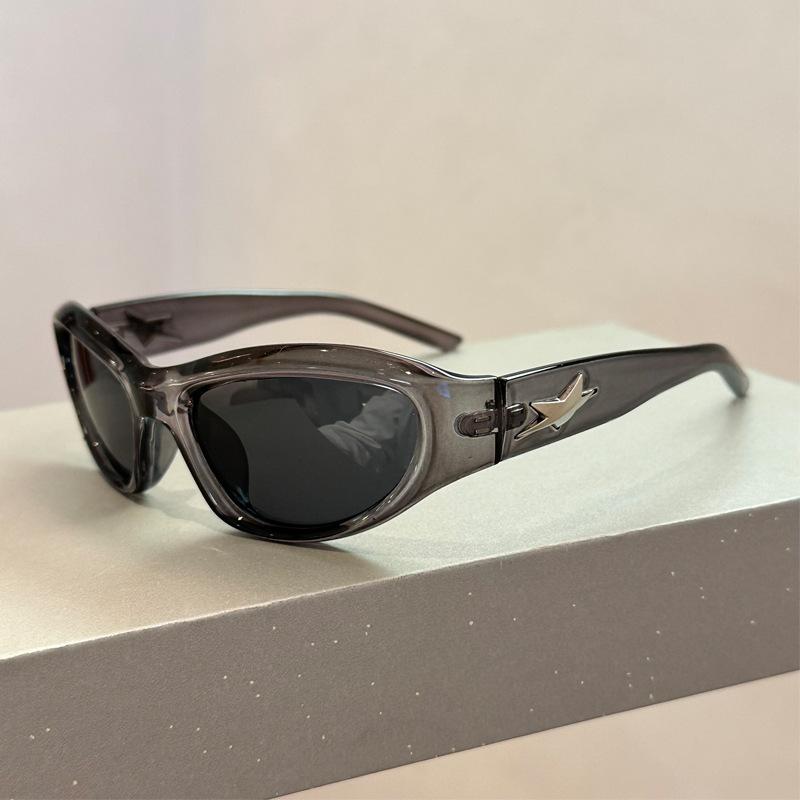 Vintage Fashion  Cat Eye Rivet Star Sunglasses Women For Men Luxury Brand Designer Punk Sun Glasses Trend Pink Sport Goggle