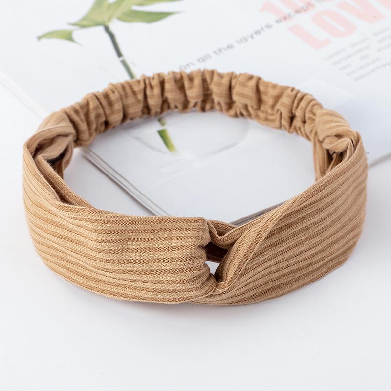 European & American Knit Crossover Headband: Pure Color Elastic Yoga Sports Hair Tie for Women