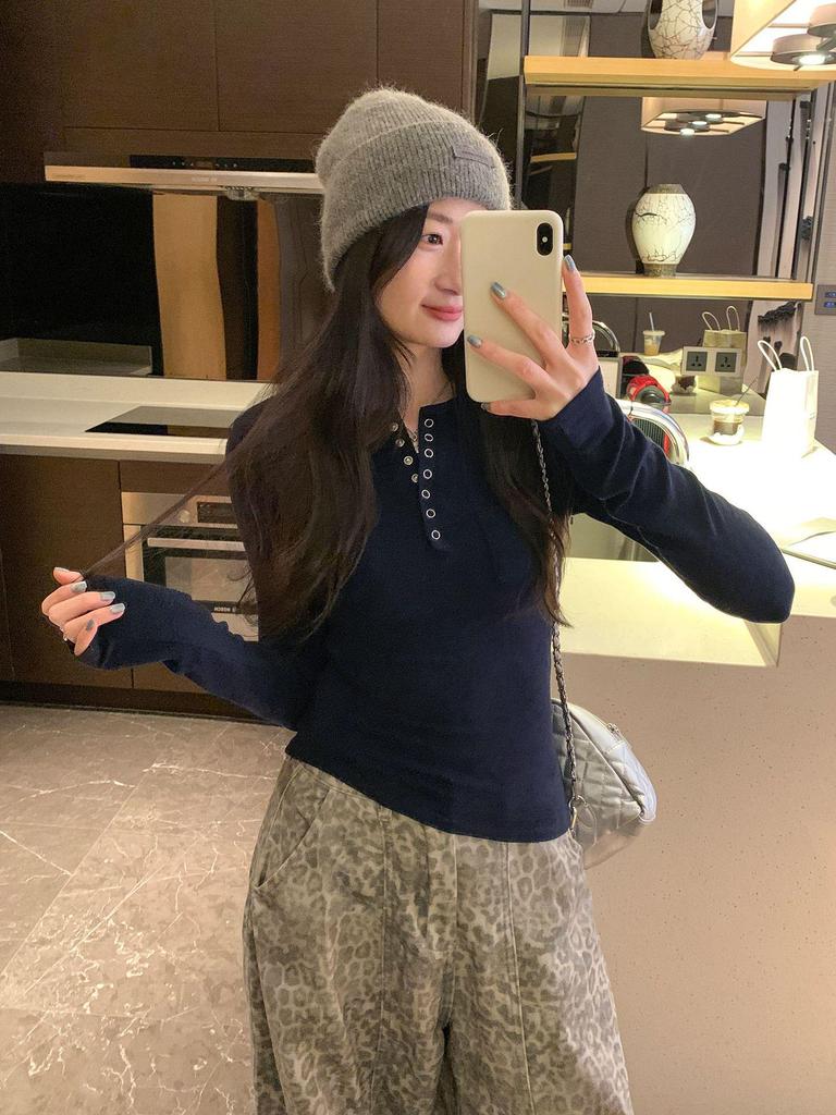 Women's Retro Henley Collar Knit Top - Autumn/Winter 2025, Waist-Cinching, Figure-Flattering, Solid Color.