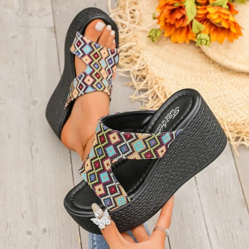 Módní pantofle na platformě s klínkem Dámské 2025 Léto S otevřenou špičkou Dámské pantofle Venkovní Módní Neformální Smíšené barvy Nadměrné velikosti Dámské boty