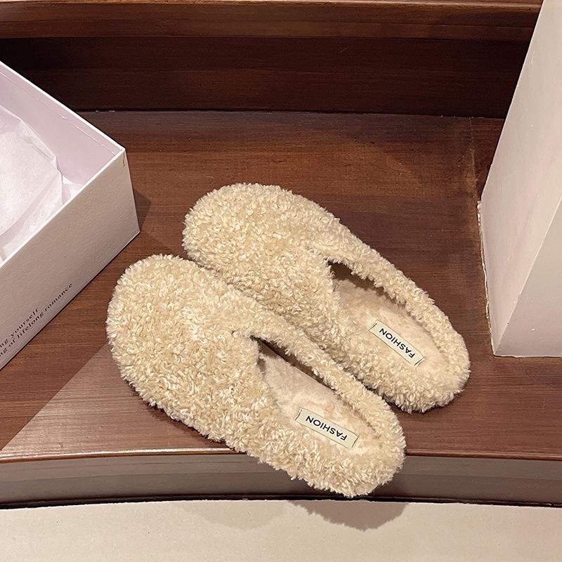 

Корейская версия повседневных пушистых тапочек женские 2025 новые зимние носки на плоской подошве ленивые туфли-мюли с флисовой сумкой на носке и полупяткой 40 абрикосовый