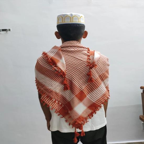 Czerwono-biała kefija szalik tradycyjna bliskowschodnia szamaga szal