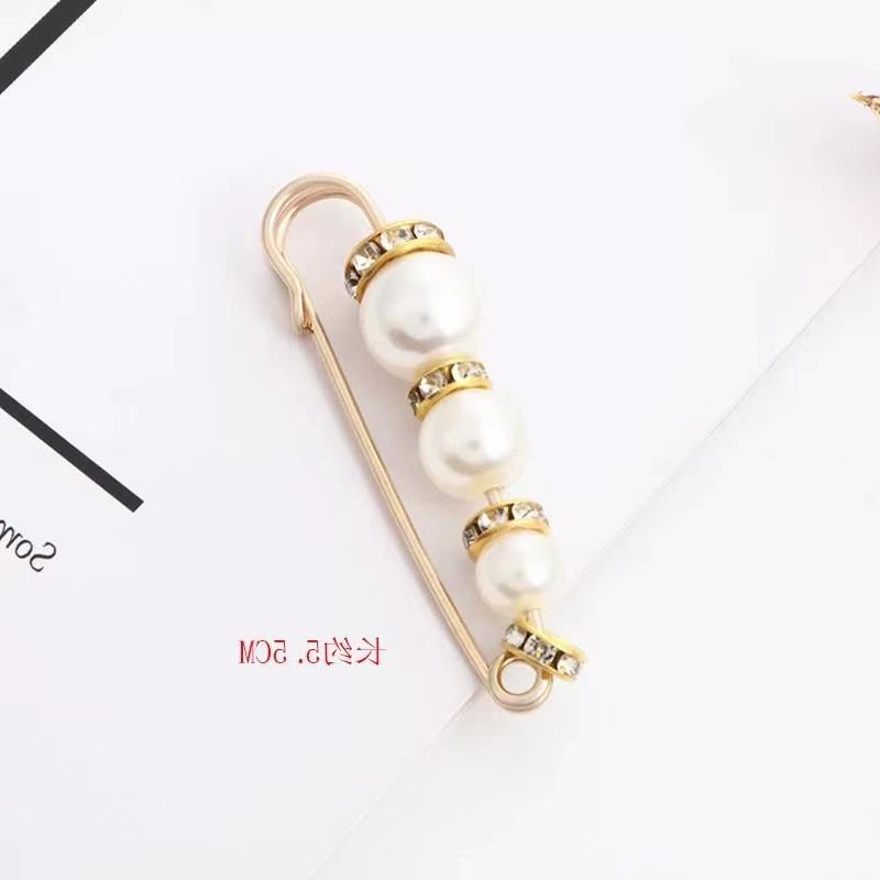 Waist Pin Accessory Brooch for Adjusting Clothing Fit and Preventing Exposure