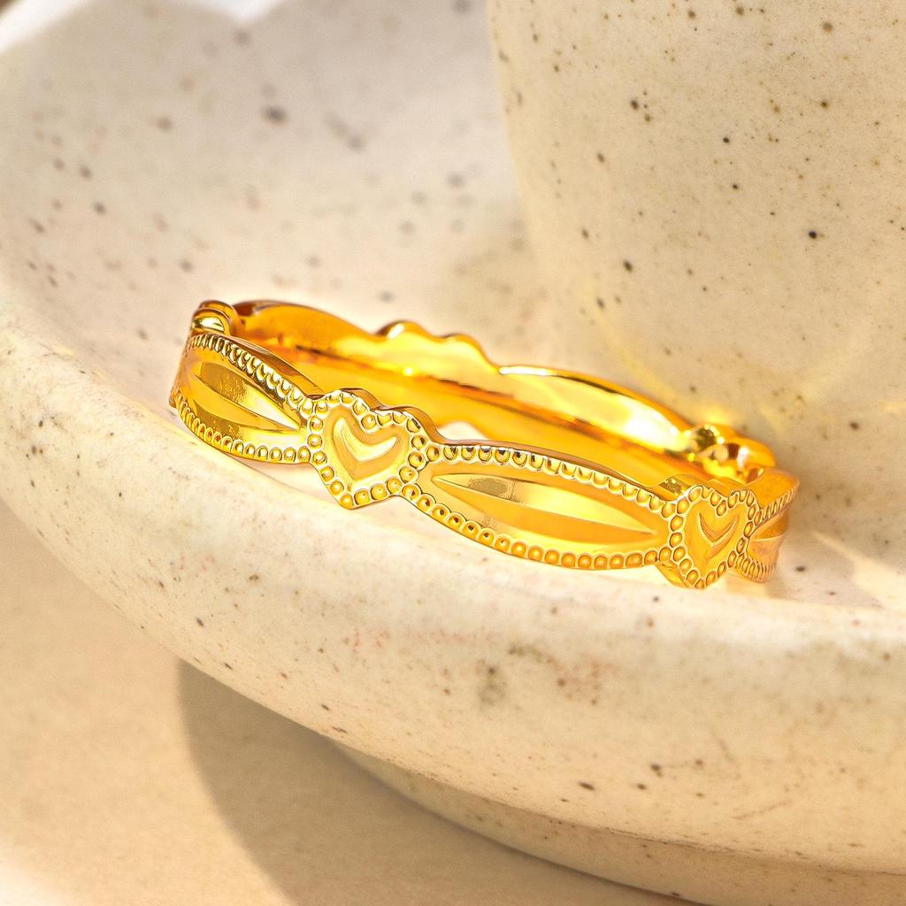 New Chinese Style Gold Heart Closed Ring: Elegant High-End Simple Band Jewelry