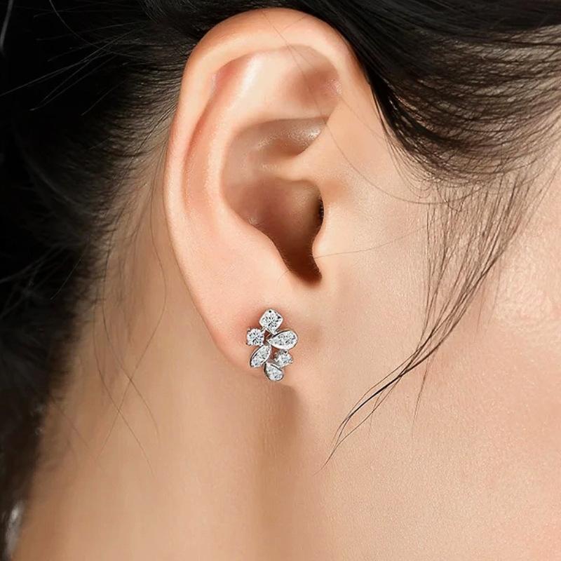 1 Pair of Stylish Flower Earrings with Elegant and Sweet Flower Geometric Accessories Set with Synthetic Zircon, Suitable for Daily Wear