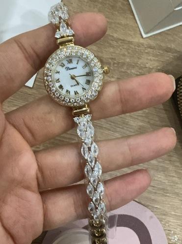 Simple And Stylish Ladies Retro Roman Scale Light Luxury Elegant Quartz Watch Pearl Bracelet Watch