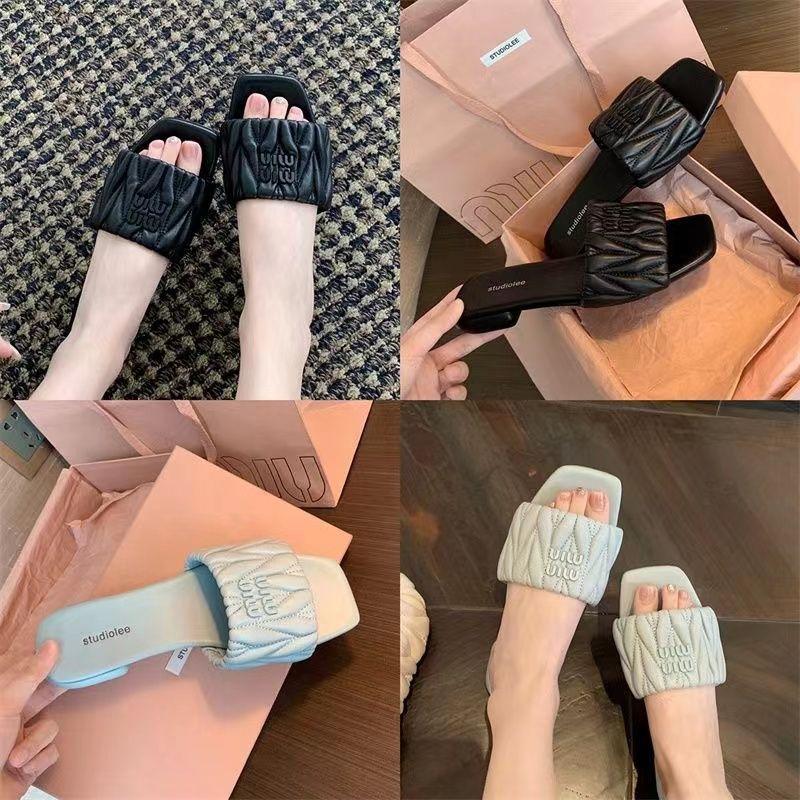 2025 printemps et été version coréenne de pantoufles cool pour femmes nouvelles à semelle plate à bout carré dénudées pour la plage style féerique pantoufles une bride