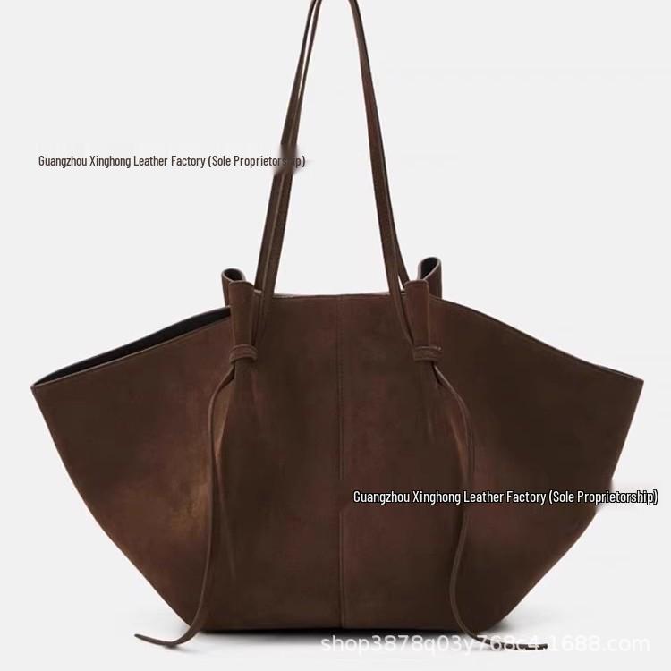 

Frosted Leather Wing Bag: Large Capacity Women s Shoulder Bag for Autumn/Winter, High-End French Niche Design 28cm*15cm*29cm