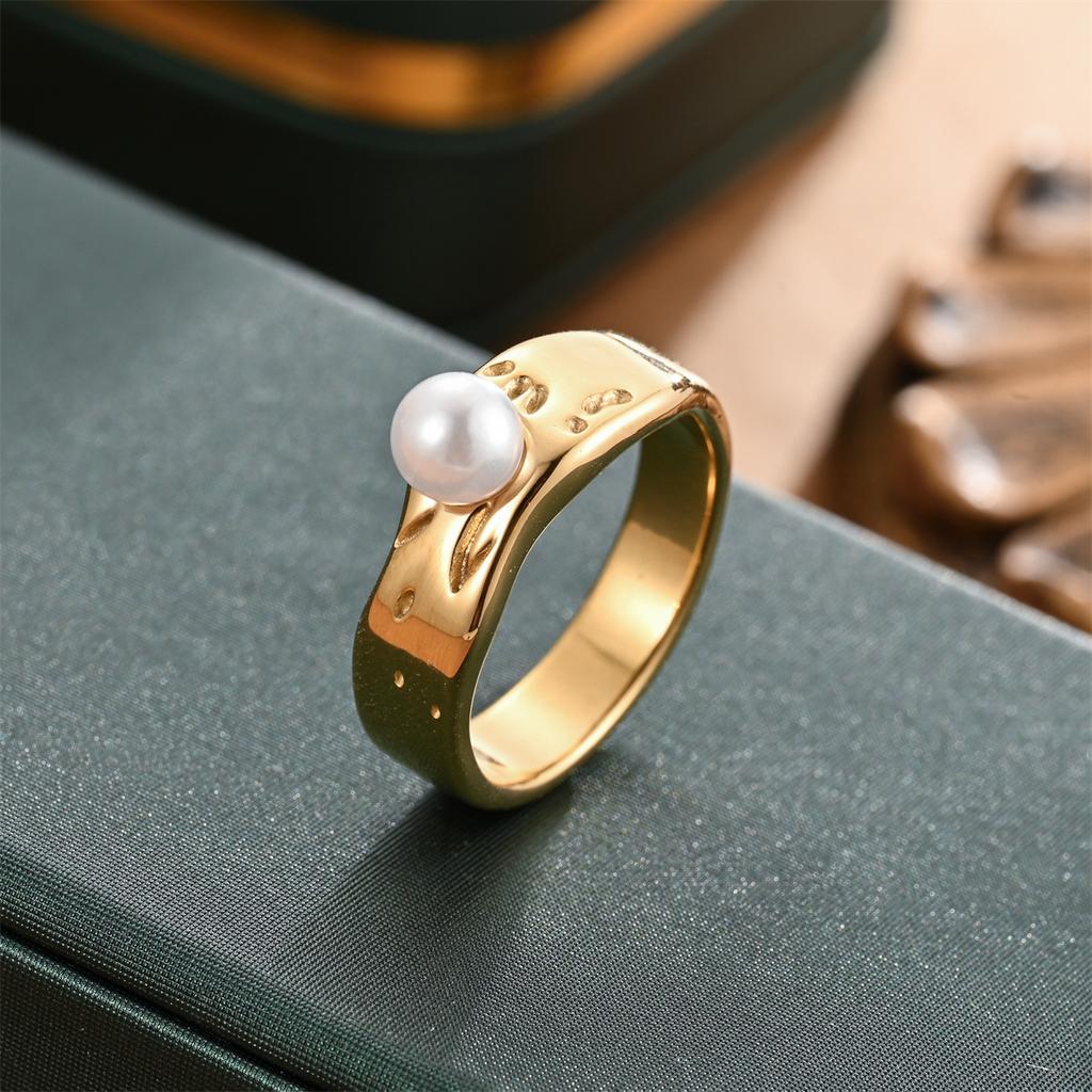 Fashionable and Simple Zircon Inlaid Retro High-end Texture Ring