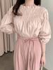 Camicetta da Donna in Chiffon con Pieghe, Maniche a Sbuffo e Scollo Tondo - Stile Giapponese & Coreano, Primavera/Autunno, Design Off-the-Shoulder