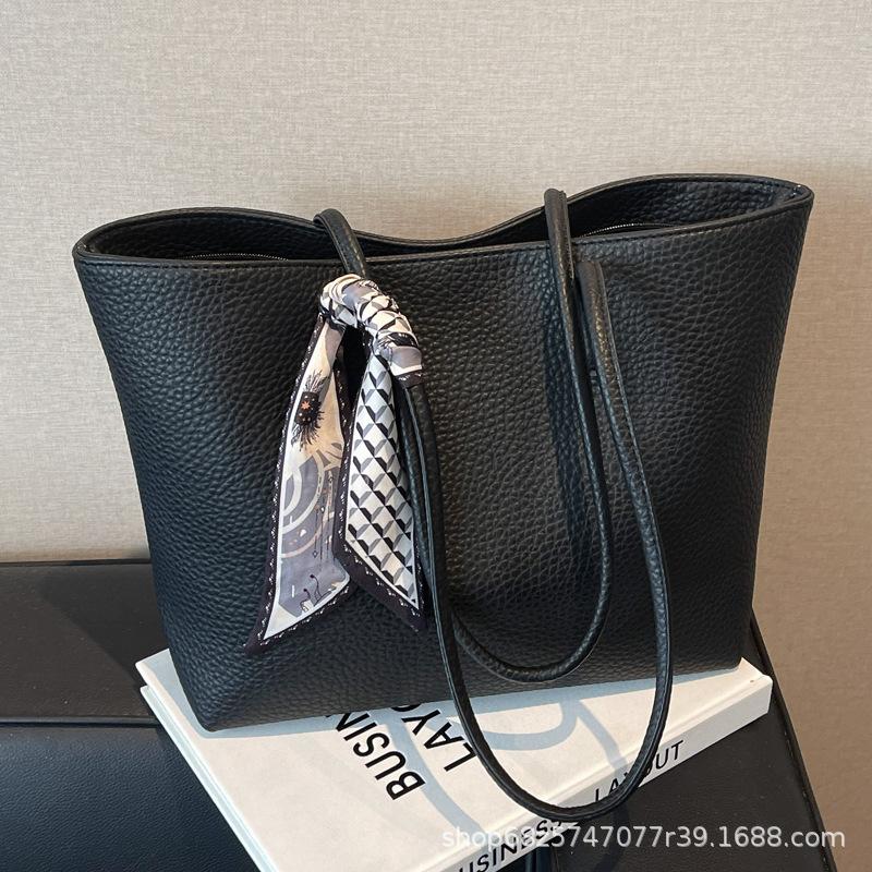 Large-capacity commuter bag women's 2025 new spring and summer simple student shoulder bag work leisure tote bag